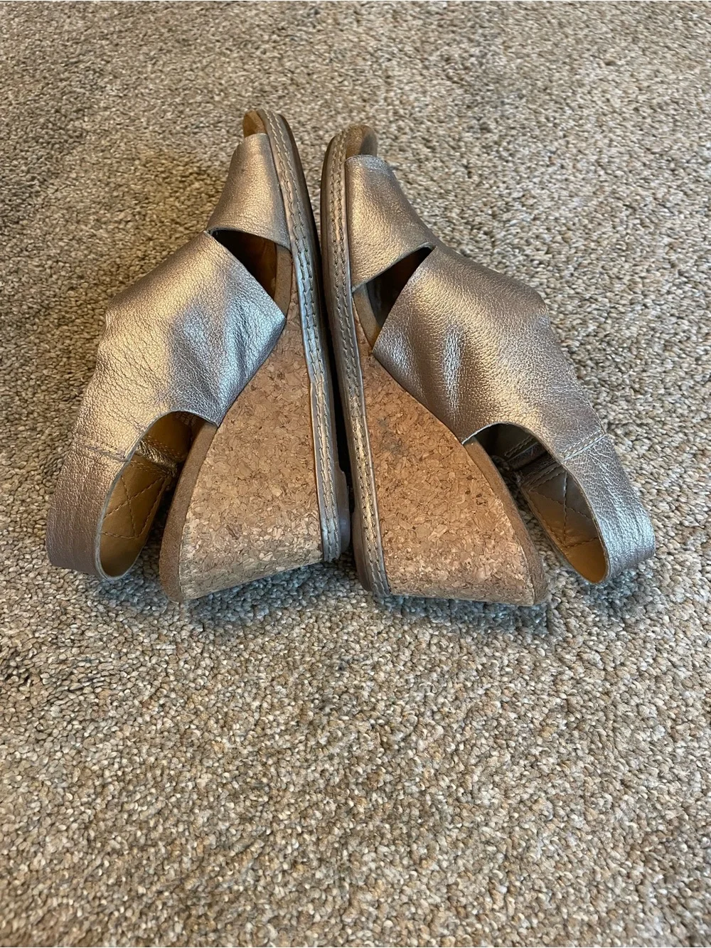 Clark’s Helio Float Wedge Slingback Sandals in Metallic Champagne Pewter Size 6